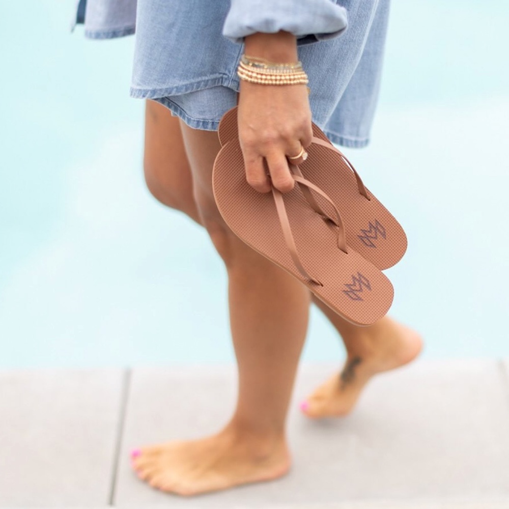 NEW! Malvados Lux Siena Flip Flop Sandals Sz 8